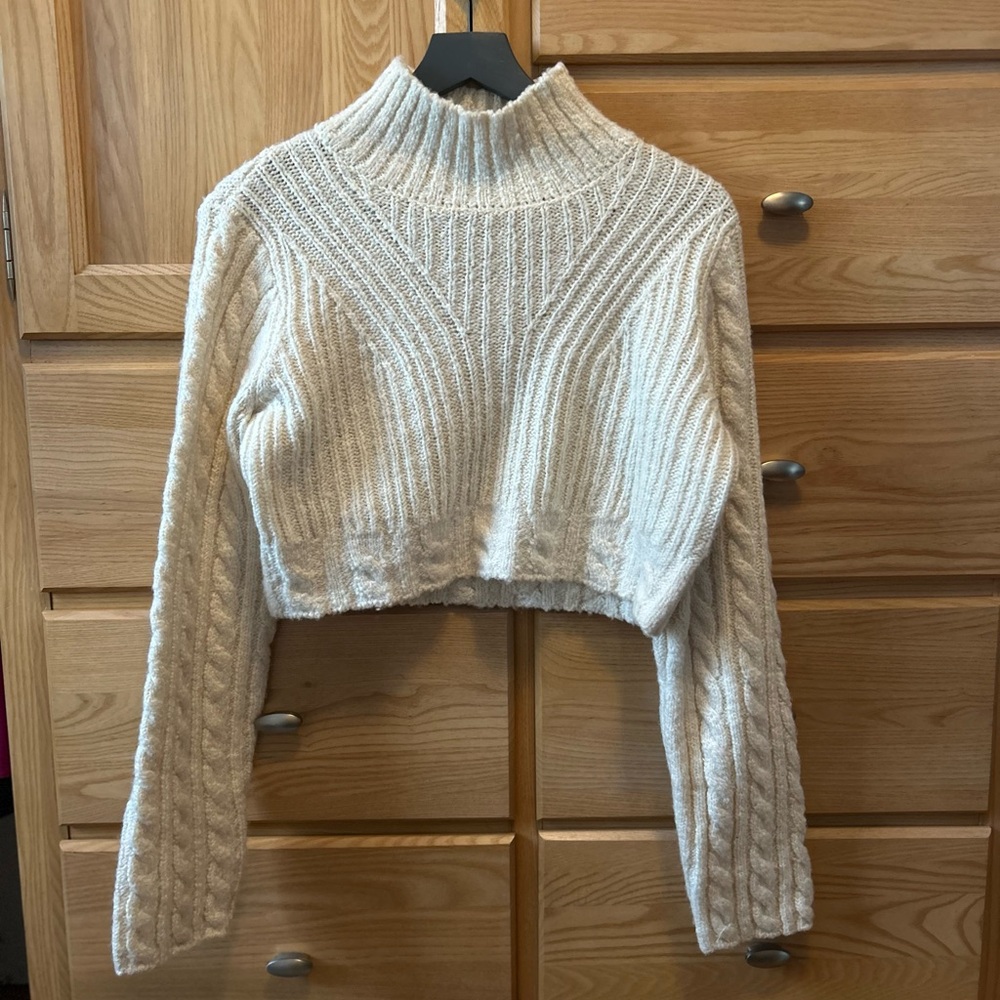 ✨ & Other Stories Cropped Cable Knit Sweater — Cream — Size Medium - Picture 2 of 4